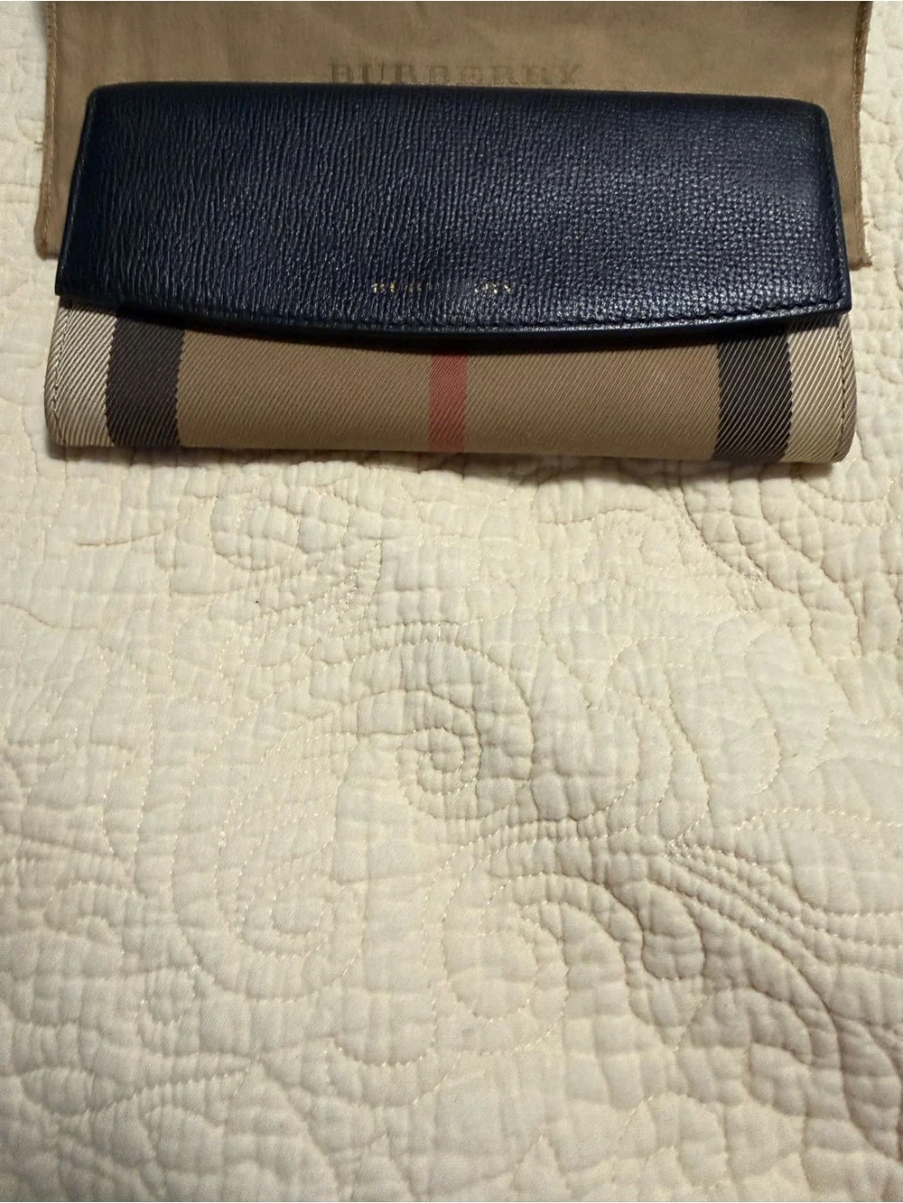 Burberry iconic Leather & Beige Check Wallet! Full inclusion with COA!!